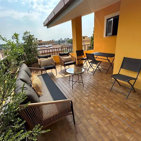 Grande Su Due Livelli Con Terrazza