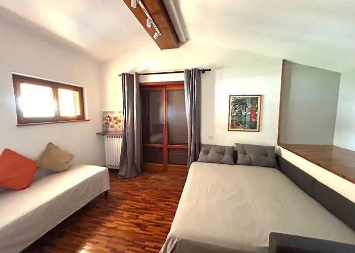 Grande Su Due Livelli Con Terrazza