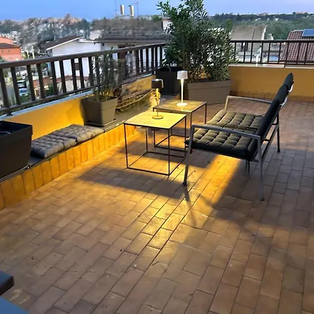 Grande Su Due Livelli Con Terrazza רומא