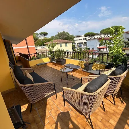 Grande Su Due Livelli Con Terrazza דירה