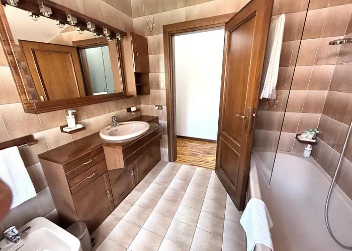 Grande Su Due Livelli Con Terrazza Рим
