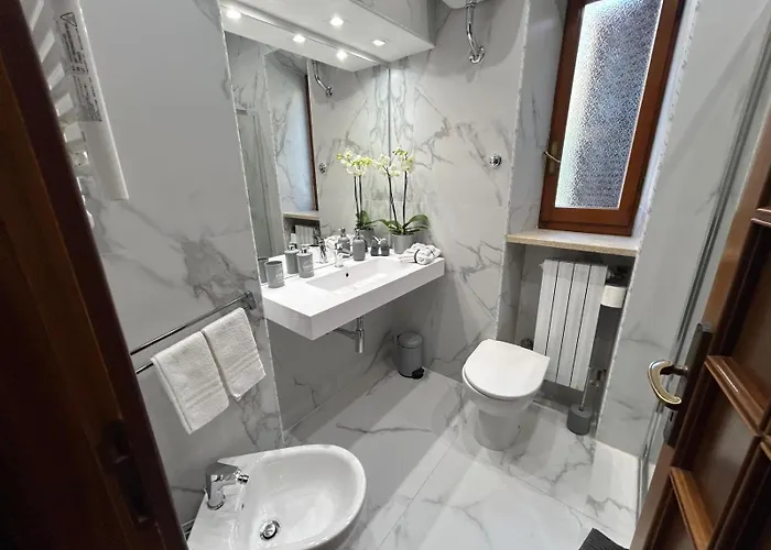 Grande Su Due Livelli Con Terrazza Рим